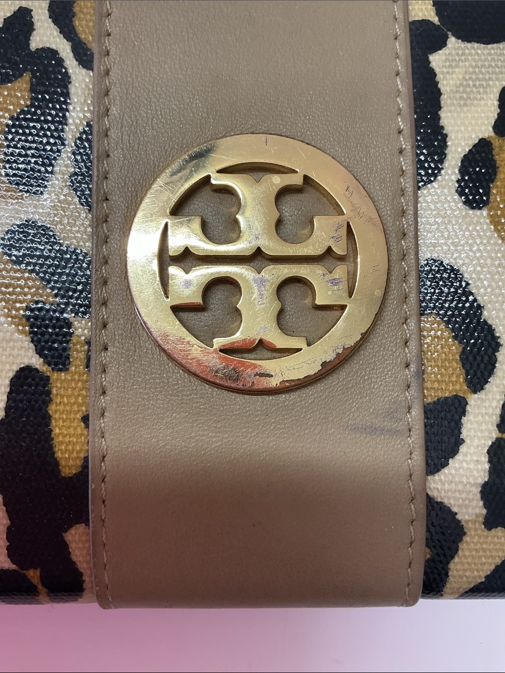 Tory Burch Leopard Print Zip Around Continental Wallet Gold Medallion Logo - Picture 11 of 12